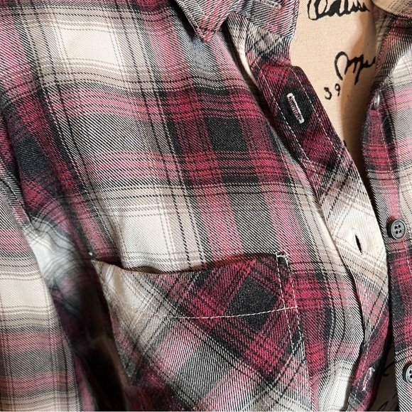 Adam Levine plaid shirt - Picture 2 of 5